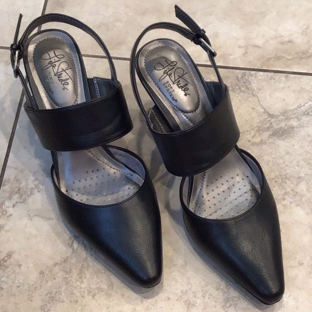 Life Stride Low Black Pumps